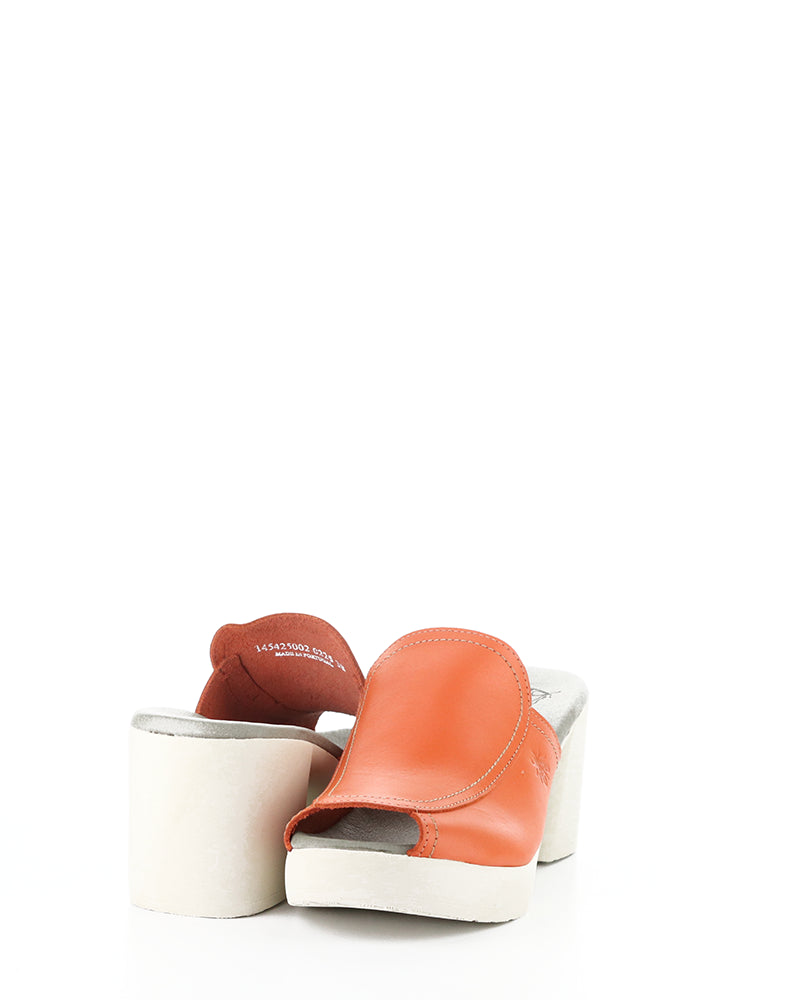 Flae425Fly 002 Scarlet Brooklyn