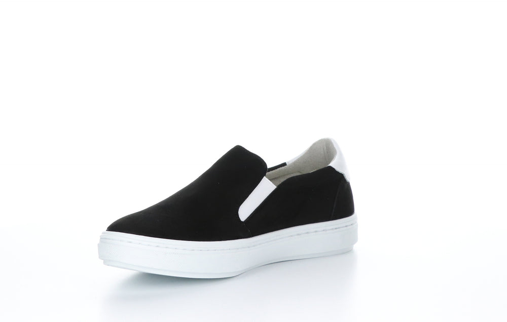 CHUSKA Black Slip-on Shoes|CHUSKA Chaussures à Enfiler in Noir