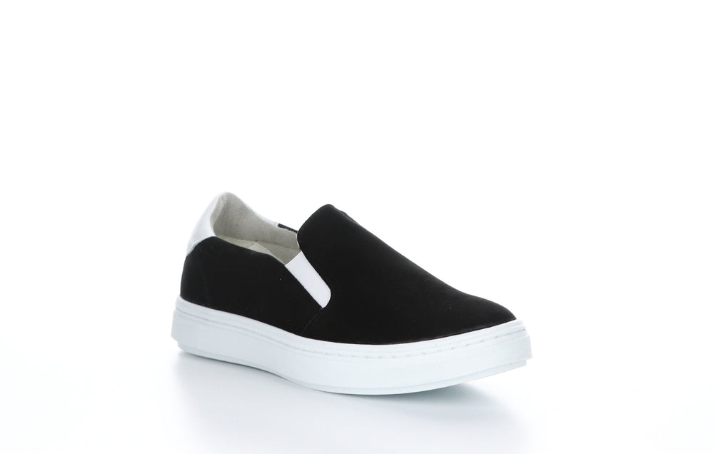 CHUSKA Black Slip-on Shoes|CHUSKA Chaussures à Enfiler in Noir