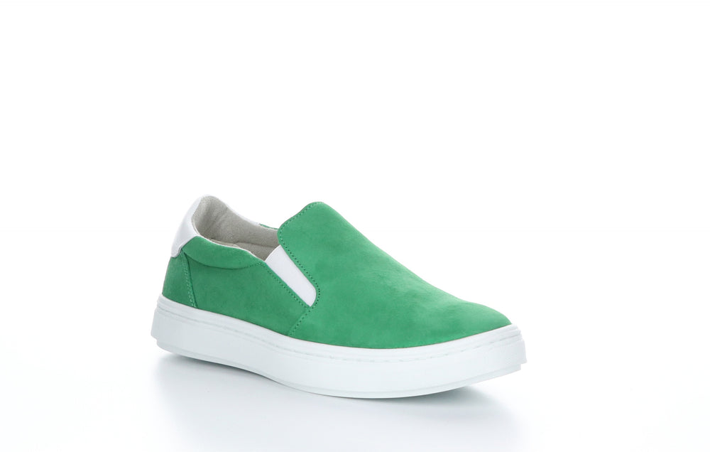CHUSKA Green Slip-on Shoes|CHUSKA Chaussures à Enfiler in Vert
