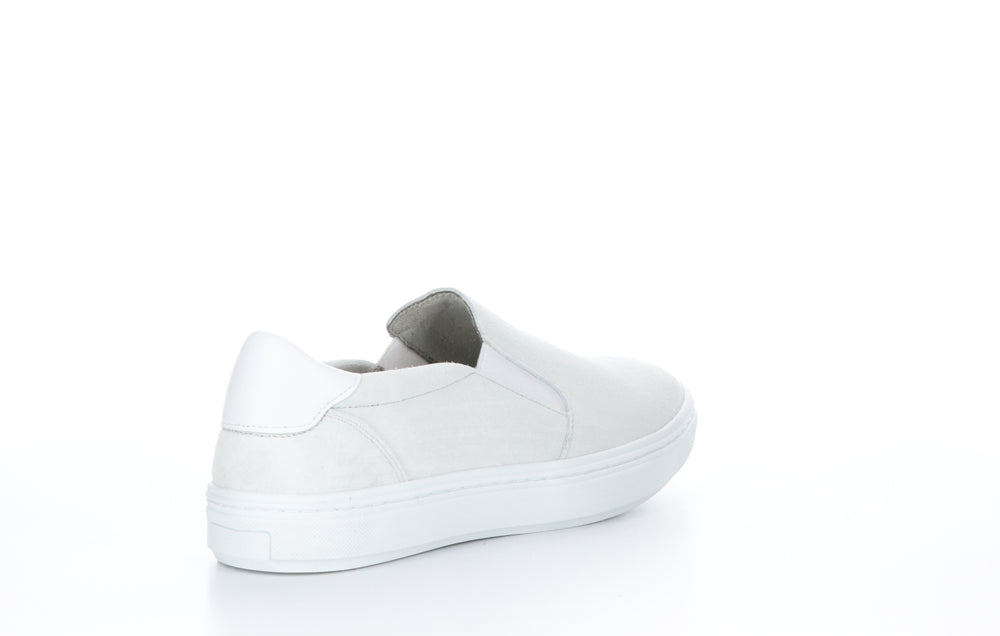 CHUSKA Ice Slip-on Shoes|CHUSKA Chaussures à Enfiler in Blanc