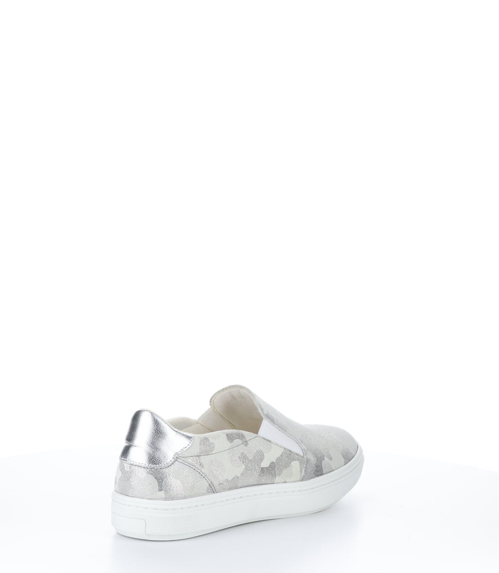 CHUSKA WHITE/SILVER Slip-on Shoes|CHUSKA Baskets à Enfiler in Blanc