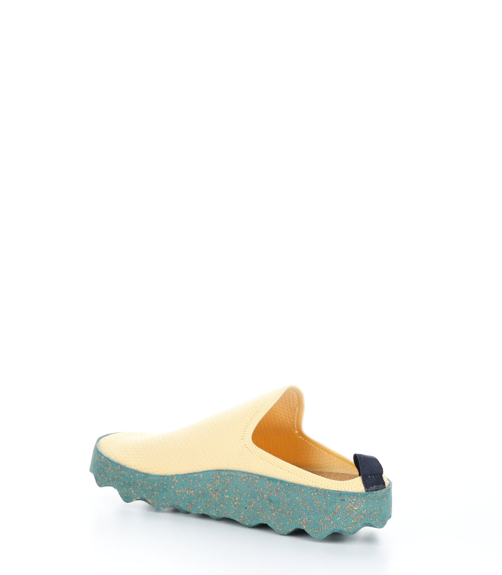 CLOG102ASP BUTTER/GREEN Slip-on Shoes|CLOG102ASP Chaussures à Bout Rond in Jaune