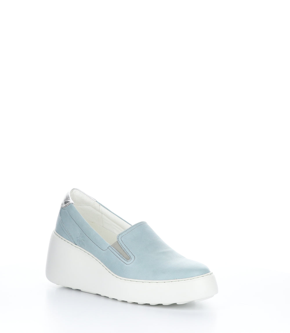 DECA459FLY LIGHT BLUE Slip-on Shoes|DECA459FLY Chaussures à Bout Rond in Bleu