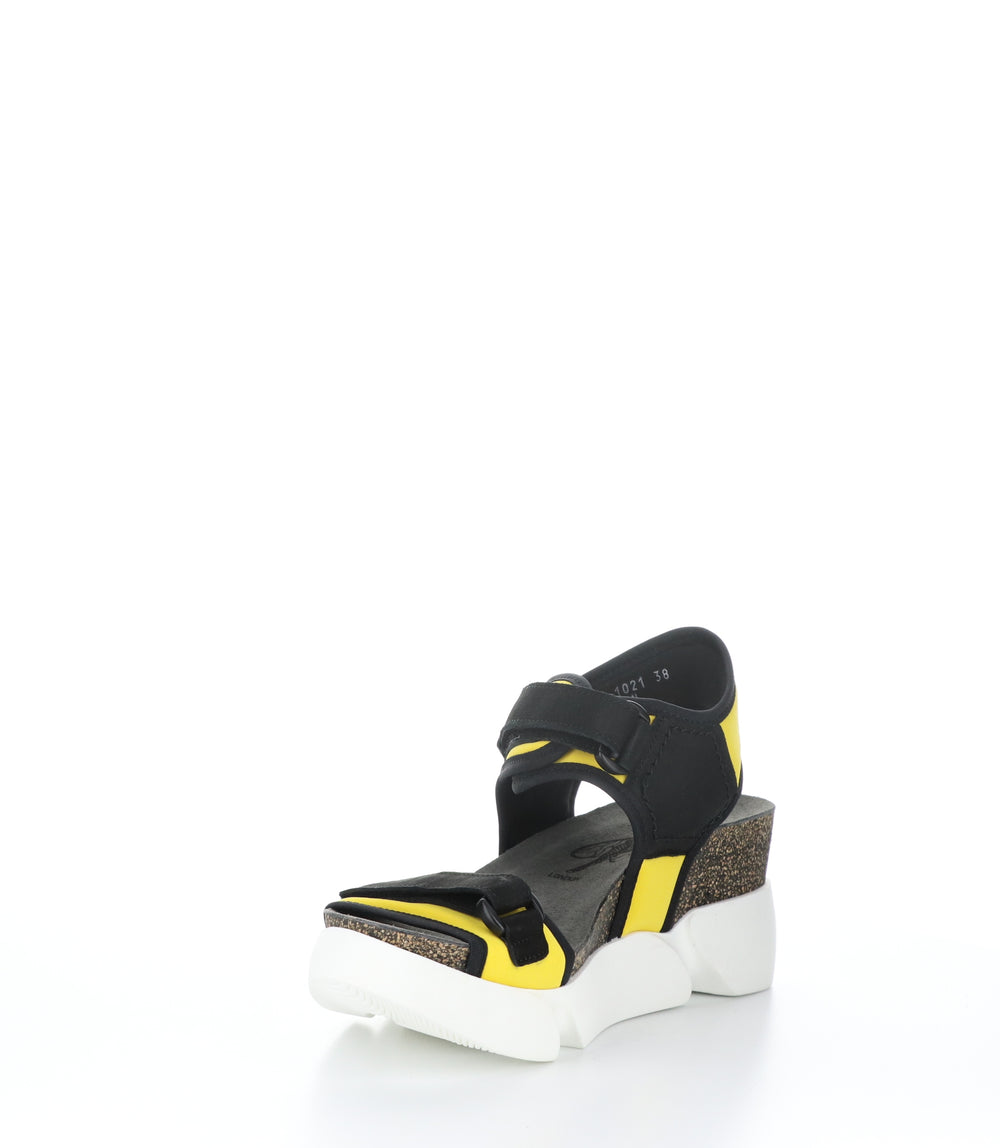 SIGO727FLY YELLOW/BLACK Wedge Sandals|SIGO727FLY Chaussures à Bout Rond in Jaune