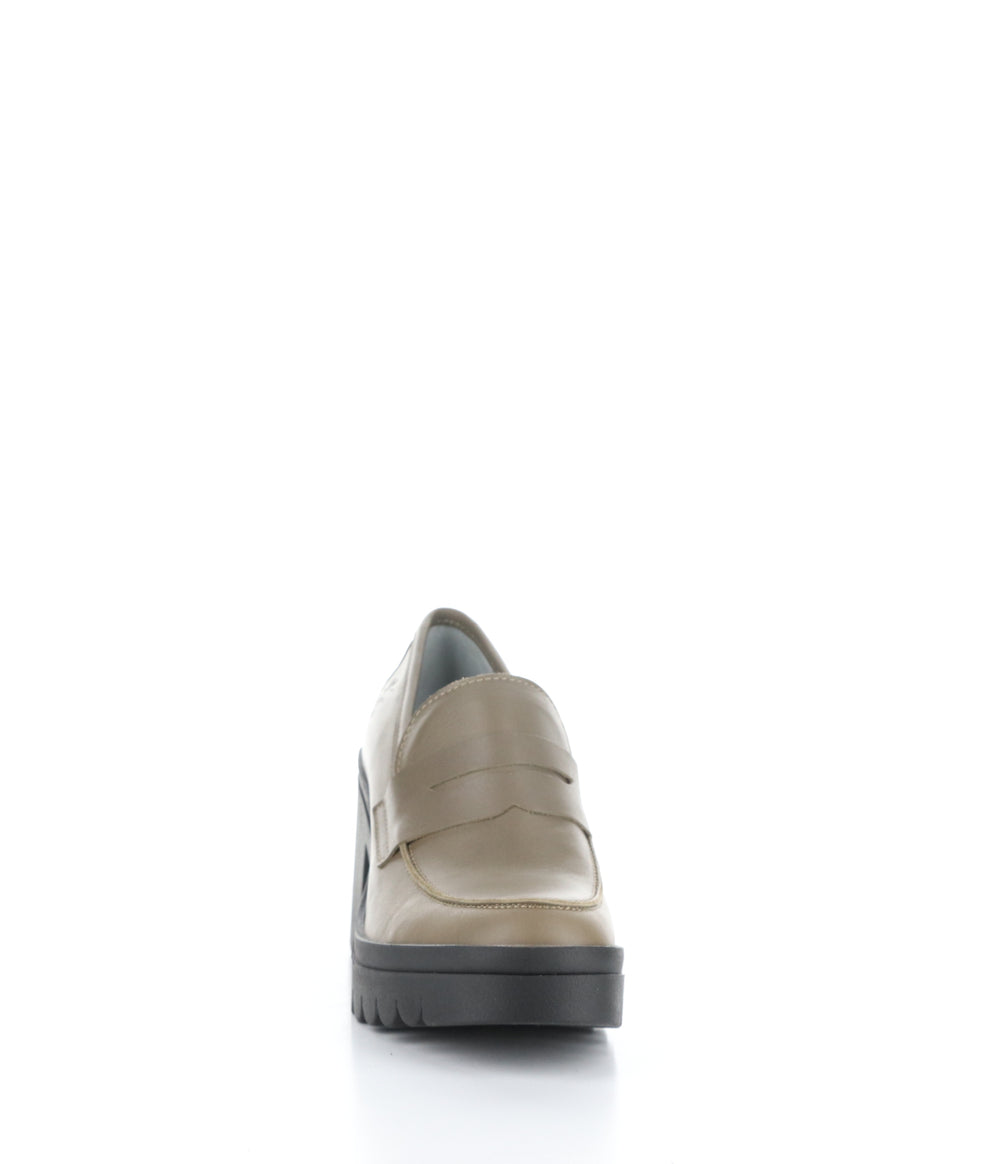 TOKY803FLY 005 TAUPE Slip-on Shoes