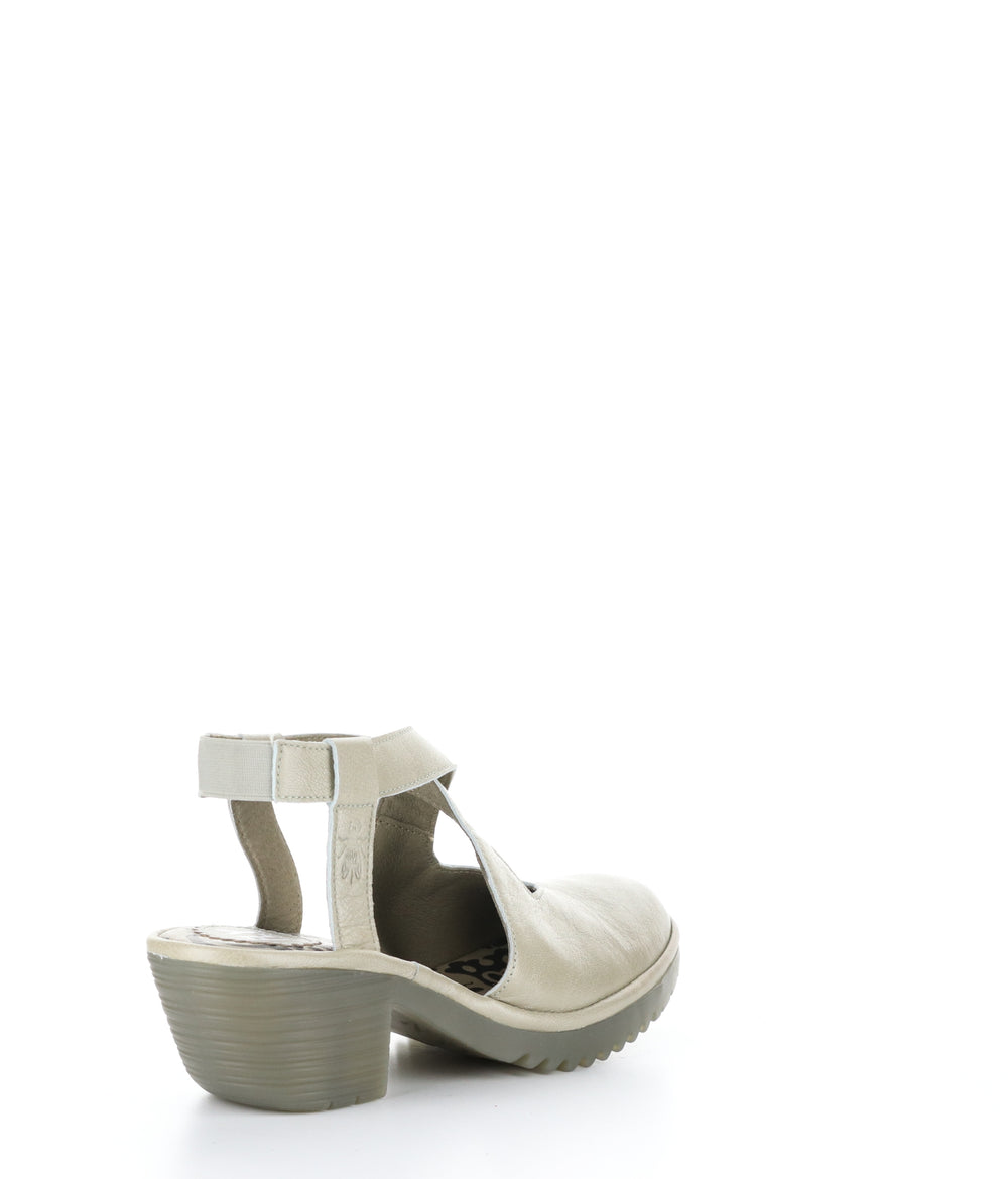 WAGE368FLY SILVER Round Toe Shoes|WAGE368FLY Chaussures à Bout Rond in Argent