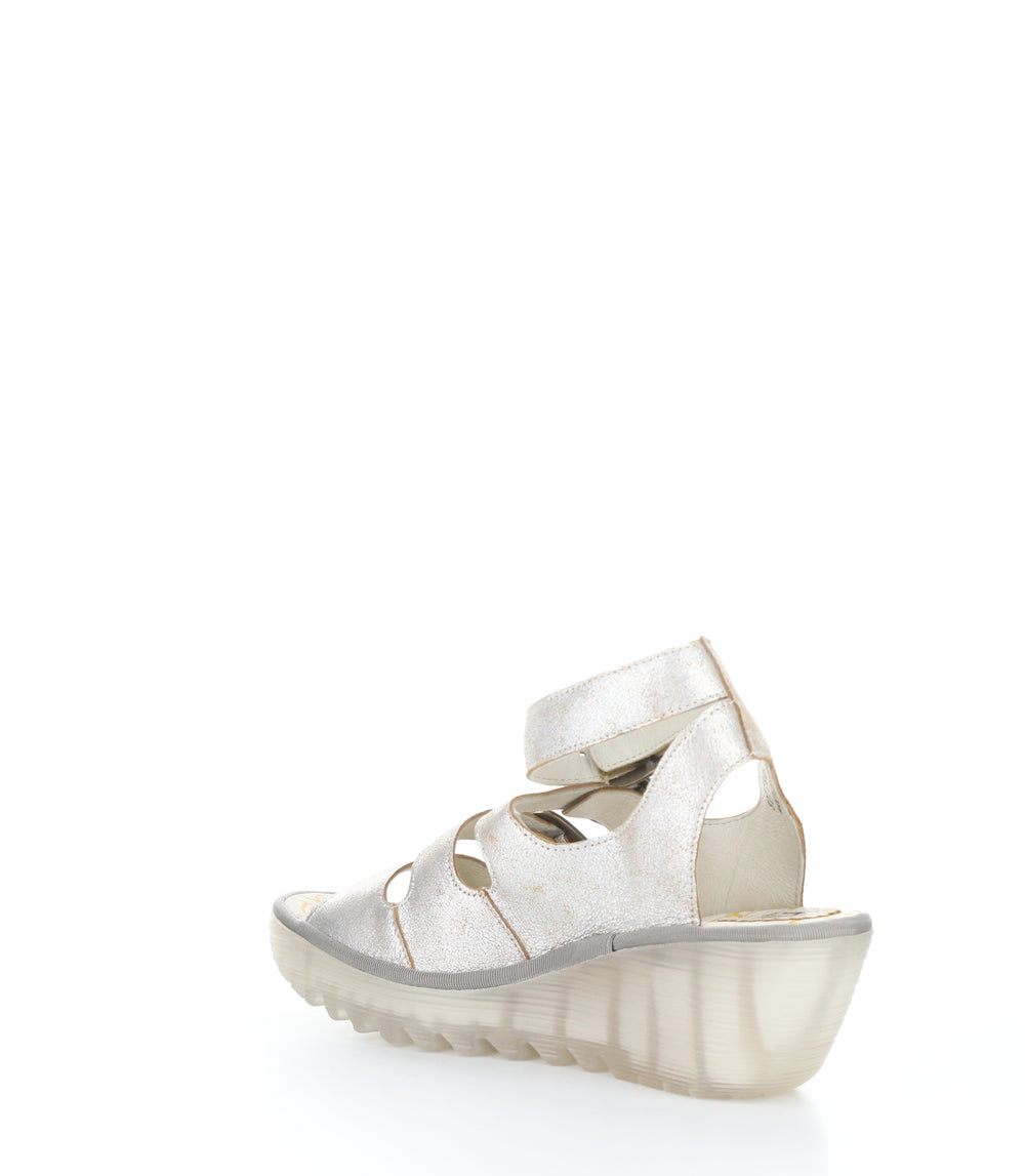 YORN388FLY PEARL Round Toe Shoes|YORN388FLY Chaussures à Bout Rond in Blanc