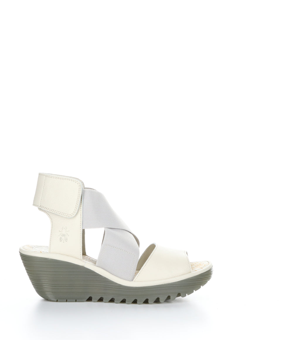 YUBA385FLY OFF WHITE Round Toe Shoes|YUBA385FLY Chaussures à Bout Rond in Blanc