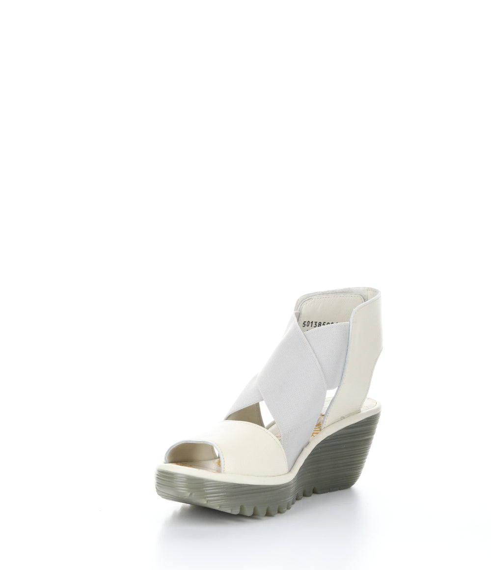 YUBA385FLY OFF WHITE Round Toe Shoes|YUBA385FLY Chaussures à Bout Rond in Blanc